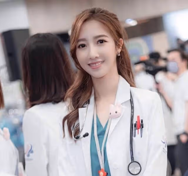 演技被批慘不忍睹！TVB甜美小花首當女主角，挑戰一人分飾三角