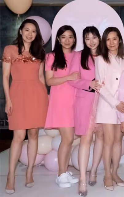 甄子丹小姨子嫁豪門2年懷孕，辦奢華產前派對，30位貴婦盛裝出席