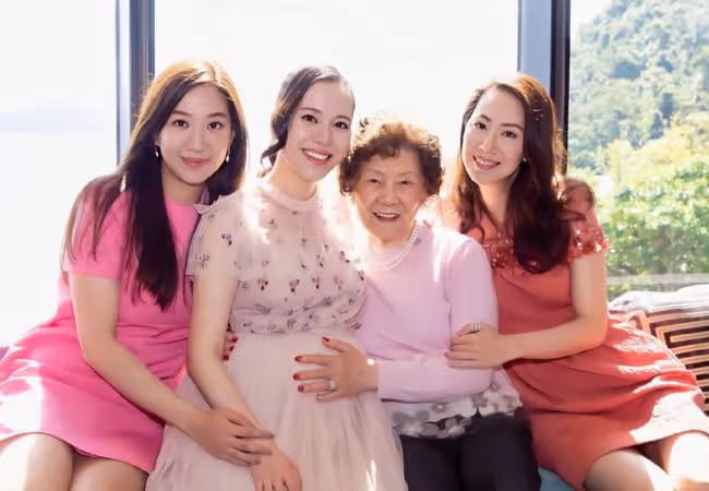 甄子丹小姨子嫁豪門2年懷孕，辦奢華產前派對，30位貴婦盛裝出席