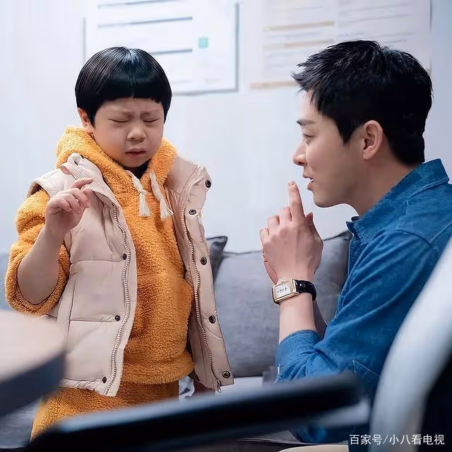 家有歌喉美妙的妻子，自己也有一片天，他的演員生活有些機智