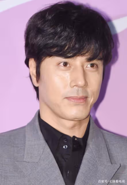 他是《天橋風雲》痴情又倒霉的趙遠鈞，48歲的韓在碩在忙啥？