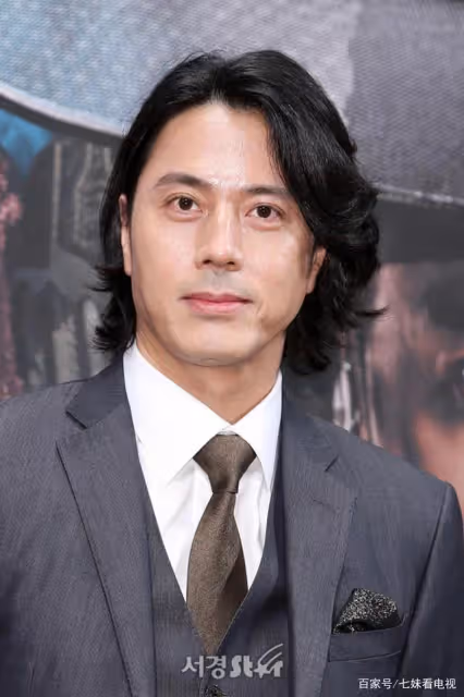 他是《天橋風雲》痴情又倒霉的趙遠鈞，48歲的韓在碩在忙啥？