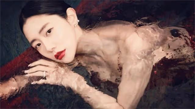 李成敏水下美照完美詮釋「極致誘惑感」，不少粉絲表示實在太撩人