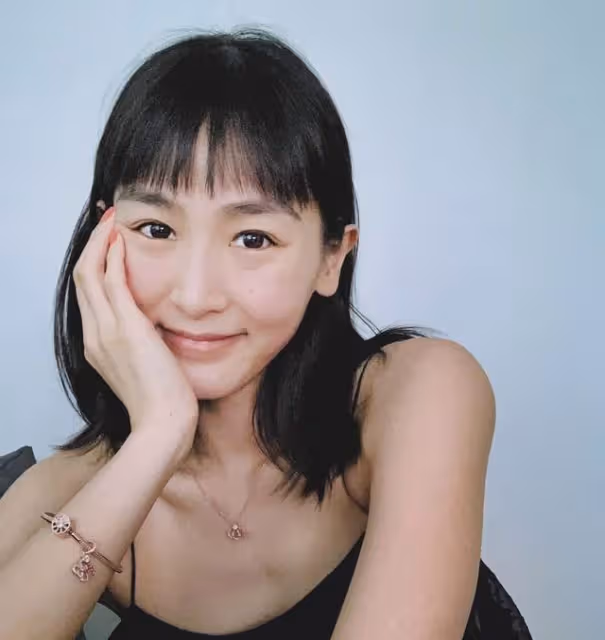 恭喜！32歲香港著名靚模今日大婚，因長相清純被封為翻版張柏芝