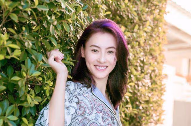 張柏芝直播間帶貨秀演技？產品價格大跳水，網友稱只是一齣戲
