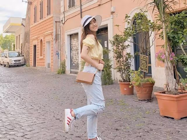 又走一個！23歲TVB美女主播宣布離巢，每天深夜工作身體抱恙