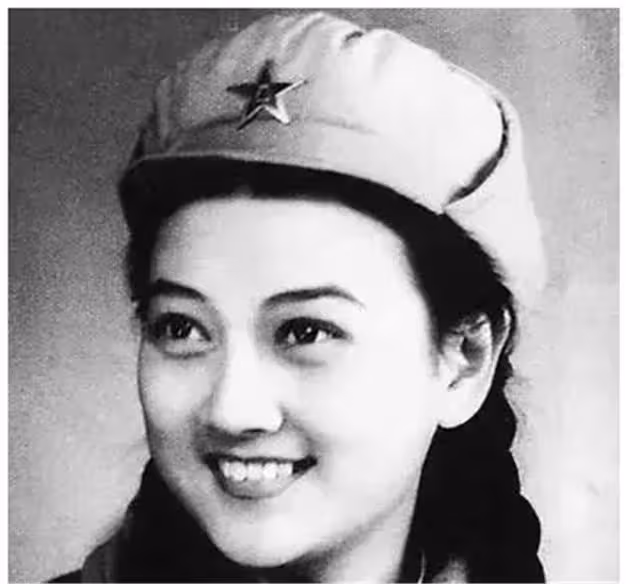 看到86歲的王曉棠,才知道什麼叫美了一輩子,永不褪色的軍中綠花