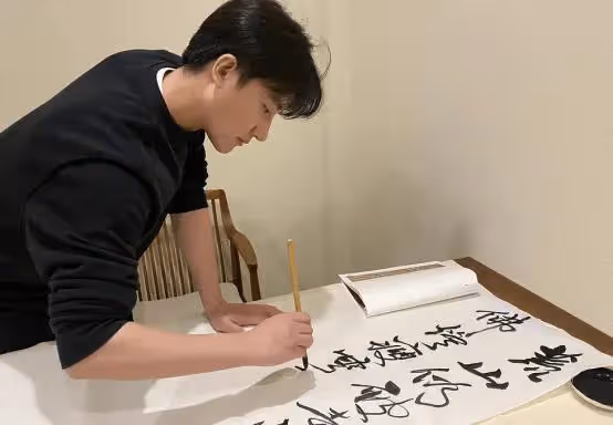 黃軒的上位史,從內娛棄子到名導寵兒,6段情史太精彩