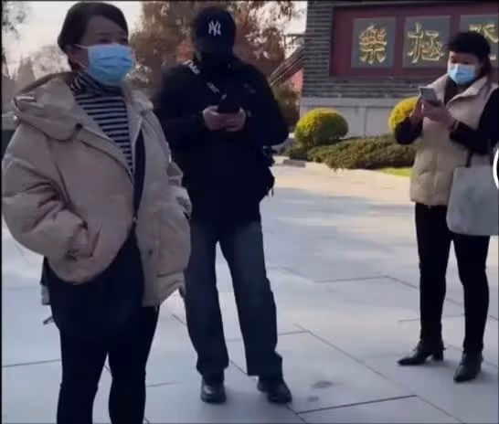 許敏遊玩被跟拍，郭威和剛認親那會有明顯變化，熊磊開直播逗楷楷