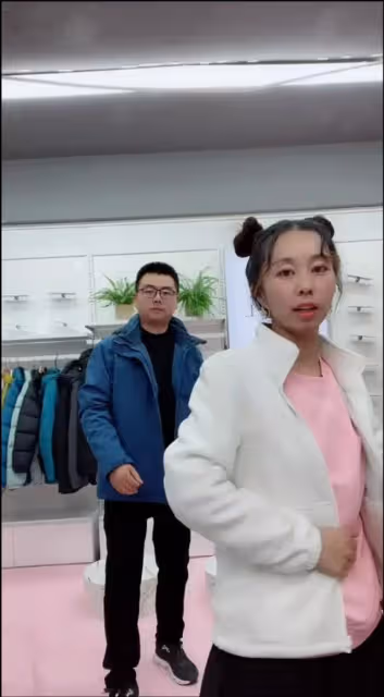 許敏遊玩被跟拍，郭威和剛認親那會有明顯變化，熊磊開直播逗楷楷