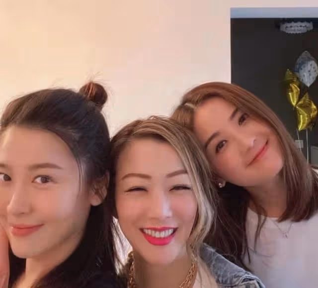 女神久違同框聚餐！周勵淇大曝鄭秀文食量驚人，二人已相識二十年