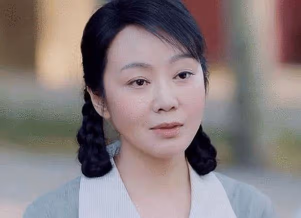 「不老女神」閆妮的背後:33歲被迫失婚跌入谷底,34歲一夜爆紅
