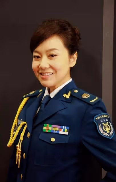 「不老女神」閆妮的背後:33歲被迫失婚跌入谷底,34歲一夜爆紅