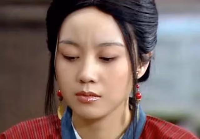 「不老女神」閆妮的背後:33歲被迫失婚跌入谷底,34歲一夜爆紅