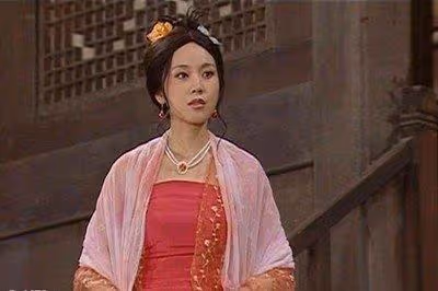 「不老女神」閆妮的背後:33歲被迫失婚跌入谷底,34歲一夜爆紅