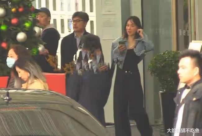 王岳倫和美女酒後同回酒店舉止親密 曾因酒醉壁咚女生
