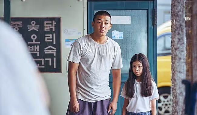 6點認識《地獄公使》劉亞仁：與宋慧喬是至親、是第二年輕影帝！