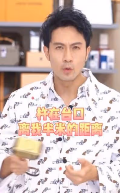 送導演打底褲,被富二代罵仍賠笑臉,賈青為何會遭到王思聰手撕?