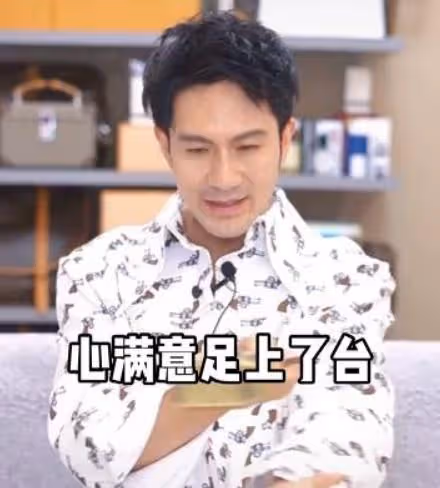送導演打底褲，被富二代罵仍賠笑臉，賈青為何會遭到王思聰手撕？
