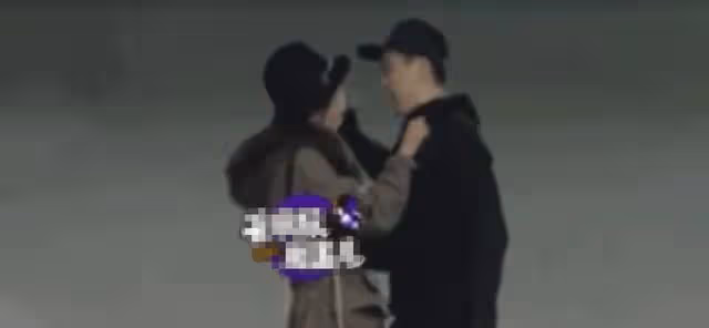 送導演打底褲，被富二代罵仍賠笑臉，賈青為何會遭到王思聰手撕？