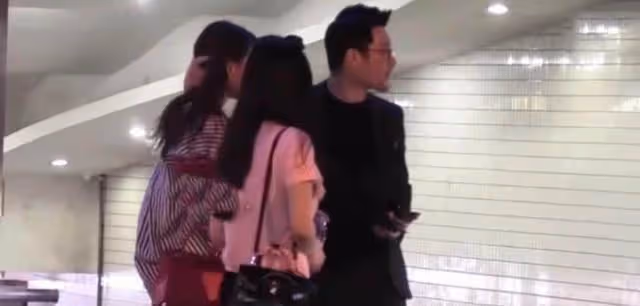送導演打底褲，被富二代罵仍賠笑臉，賈青為何會遭到王思聰手撕？
