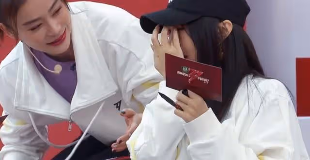 送導演打底褲,被富二代罵仍賠笑臉,賈青為何會遭到王思聰手撕?