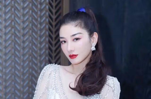 送導演打底褲,被富二代罵仍賠笑臉,賈青為何會遭到王思聰手撕?