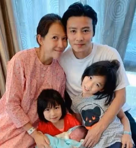 當媽媽不容易，蔡少芬帶兒子累出筋膜炎肩周炎，曬針灸照惹人心疼