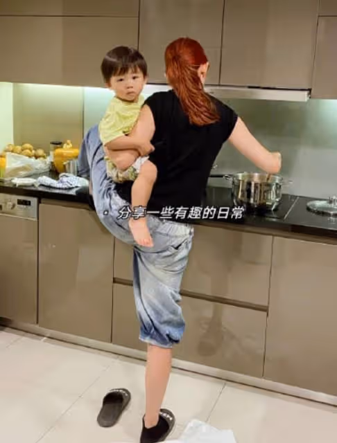 當媽媽不容易，蔡少芬帶兒子累出筋膜炎肩周炎，曬針灸照惹人心疼