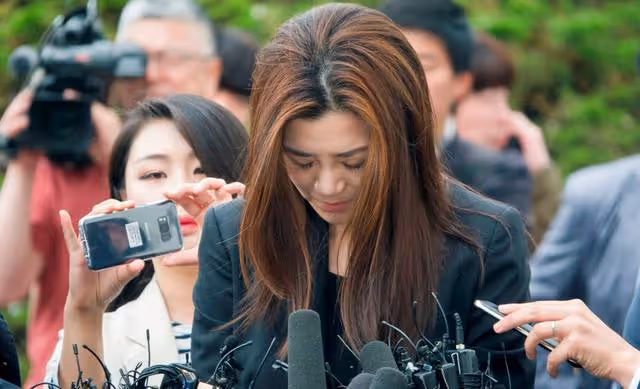 「惡魔小姐」趙顯旼：威脅空姐，體罰員工，一杯水潑走2000億家產