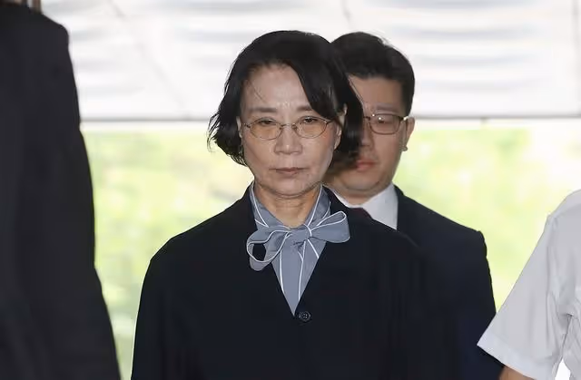 「惡魔小姐」趙顯旼：威脅空姐，體罰員工，一杯水潑走2000億家產