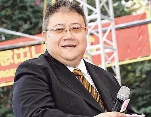 祝福！60歲香港著名男星宣布與內地女友分手，帶新歡出鏡受訪