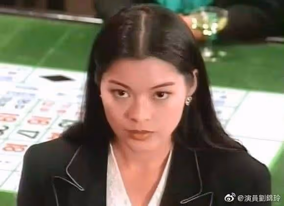 54歲「阿朱」劉錦玲退圈後罕見露面，自信發素顏照，感情生活成謎