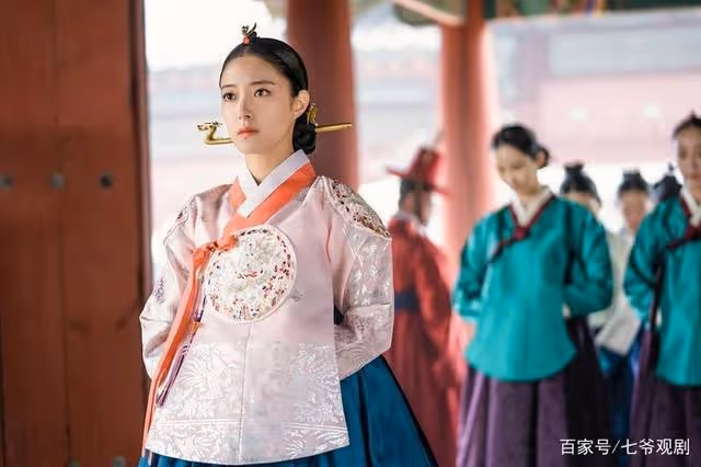 《大長今》里的小「今英」長大了，《衣袖紅鑲邊》里的她更絕了