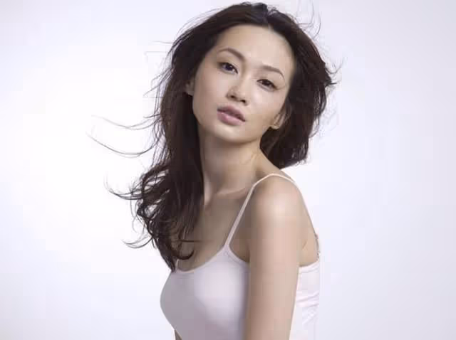恭喜！香港著名靚模秘密產子升級做辣媽，寶寶顏值高似足混血兒