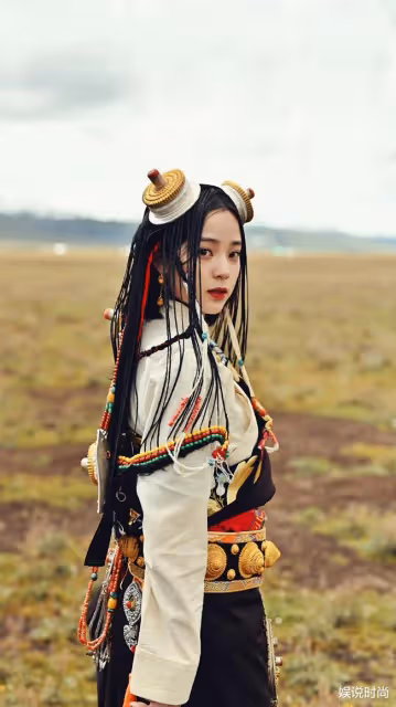 歐陽娜娜的這個造型真驚艷，穿禮服，騎大馬，實現了心中的夢想