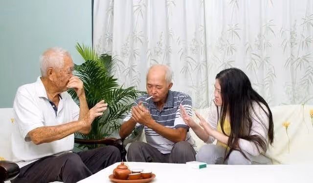 結婚時丈母娘在門口發難，要男方拿50萬給小舅才讓開門，新郎走了