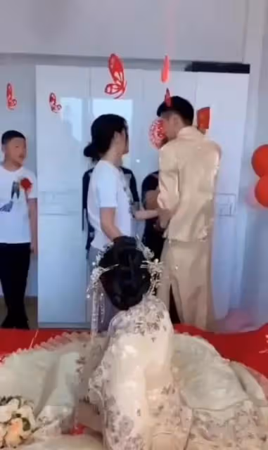 結婚時丈母娘在門口發難，要男方拿50萬給小舅才讓開門，新郎走了