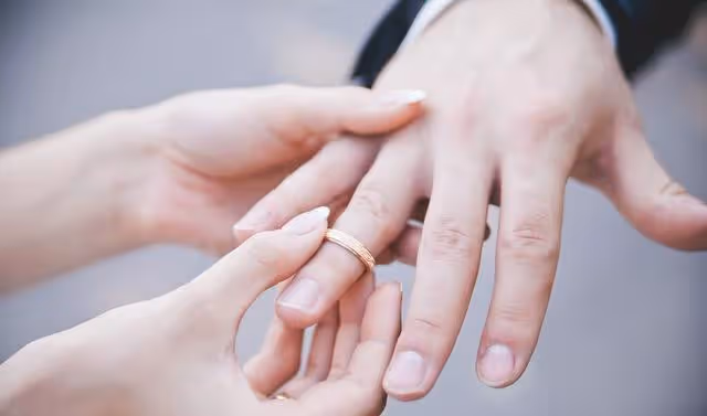 結婚9年，我付款買了一套房子，丈夫得知後執意要退訂