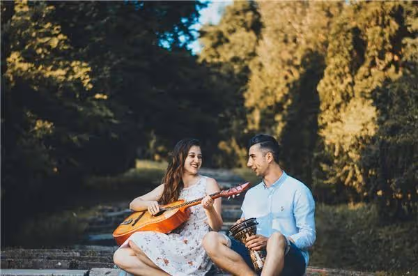 結婚7天，陌生人在婚房外大喊「交房租」，女人發現自己中計了