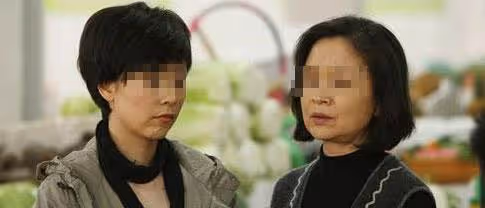 娘家拆遷送套房，婆婆讓俺寫小叔子名，老公衝進臥室，婆婆傻住