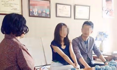 娘家拆遷送套房，婆婆讓俺寫小叔子名，老公衝進臥室，婆婆傻住