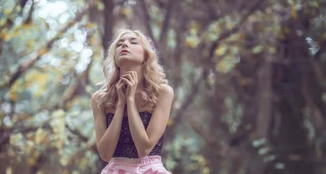 妻子背著丈夫參加前男友生日，男子知道怒砸婚房：你覺得不至於？