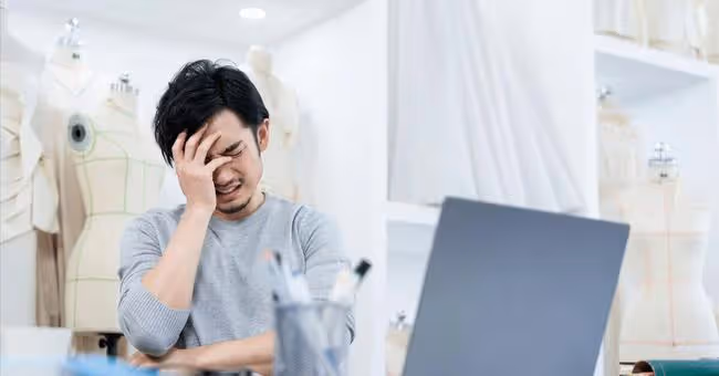 妻子和閨蜜男友約會被丈夫發現，丈夫攜手閨蜜冷靜處理，凈身出戶