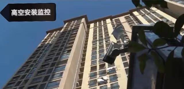 氣暈了！18歲女孩屢次高空拋排泄物，只因與男友父親同住不方便