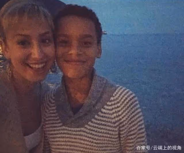 夏琳王妃用盡全身力氣反抗親王的不忠,結果卻換來渾身的遍體鱗傷