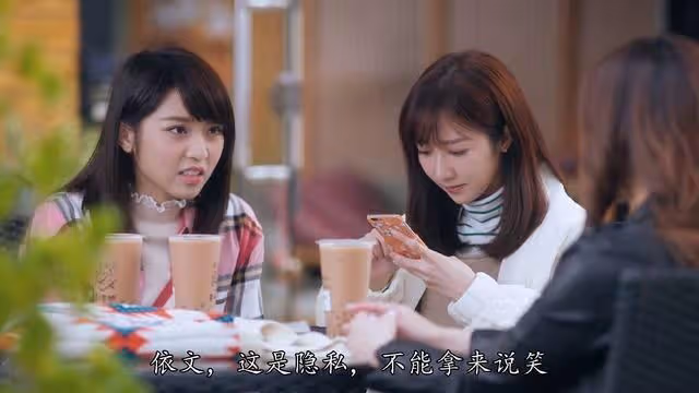 身價倍增？TVB小花何依婷秘密換50萬新車，新豪宅可觀維港煙花