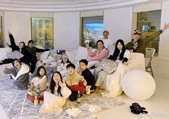 今日份的瓜丨王岳倫凌晨宣布與李湘離婚，後刪除微博，同日被爆曾攜美女回酒店