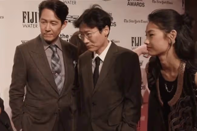 李政宰出席哥譚電影獎不輕鬆，因為好友鄭雨盛確診，他被臨時篩檢