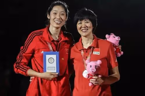 恭喜，中國女排隊長喜迎27歲生日，帥氣偶像主動送祝福，人生贏家